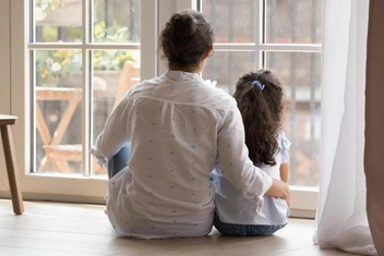 «Хочу переехать с дочерью в столицу, но переживаю, что тогда она не сможет часто видеться с отцом»