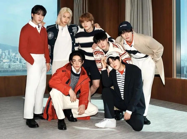 Айдолы Stray Kids демонстрируют стиль преппи у Tommy Hilfiger