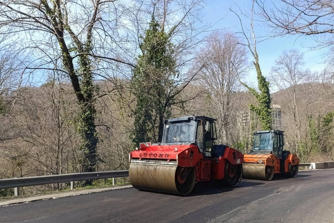 Сейчас работы ведутся в районе санатория «Белые ночи» | Источник: transport_i_dorogi / t.me