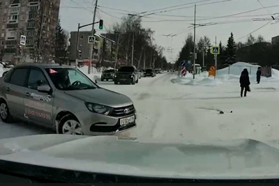 В Екатеринбурге курсант сдавал экзамен на права и попал в аварию