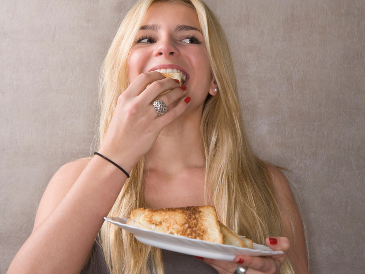 Как живет девушка, которая 30 лет ест только бутерброды с сыром