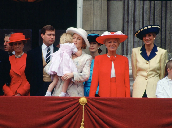 От Дианы до Кейт Миддлтон: самые яркие «балконные» кадры Trooping The Colour