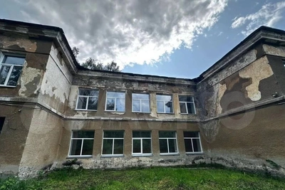 Бывшую школу космонавта Леонова в Кемерове продают с аукциона
