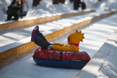 Где покататься на ватрушках в Барнауле: обзор горок