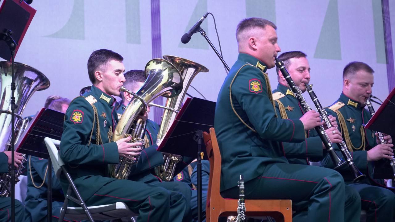 Начался финальный концерт в честь Дня города: сколько людей пришло