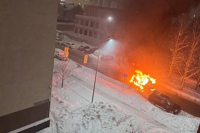 «Едва успел выпрыгнуть»: автомобиль вспыхнул в Нижнем Новгороде