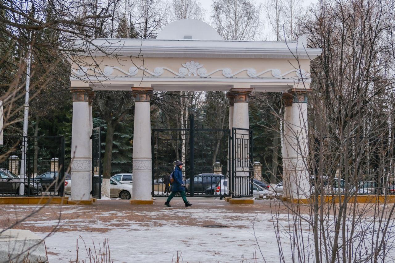 Историческая арка в Уфе в саду Аксакова покрылась разводами через месяц  после открытия - 28 ноября 2023 - УФА1.ру