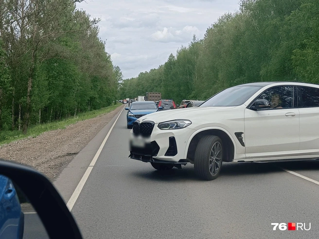 На дороге образовалась большая пробка | Источник: Анастасия Леонова