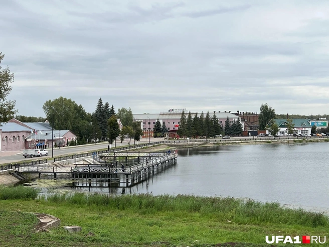 Благовещенский пруд и администрация | Источник: Андрей Бирюков / UFA1.RU