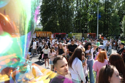 Москвичи массово пришли на ВДНХ: стартовал VK Fest 2026