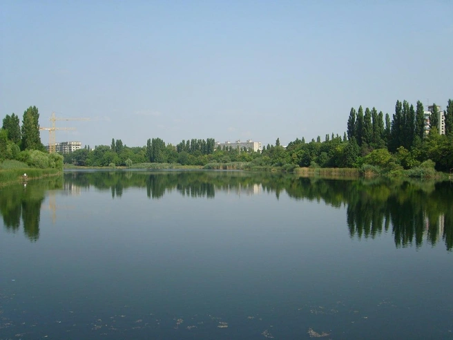 Карасун в августе 2007 года, дом на Селезнёва, 88/1 только строится