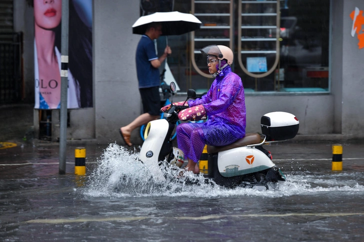 «Слишком по-пенсионерски и мопедов много»: туристка сравнила отдых у моря в южном Китае и Турции | Источник: VCG via Legion Media