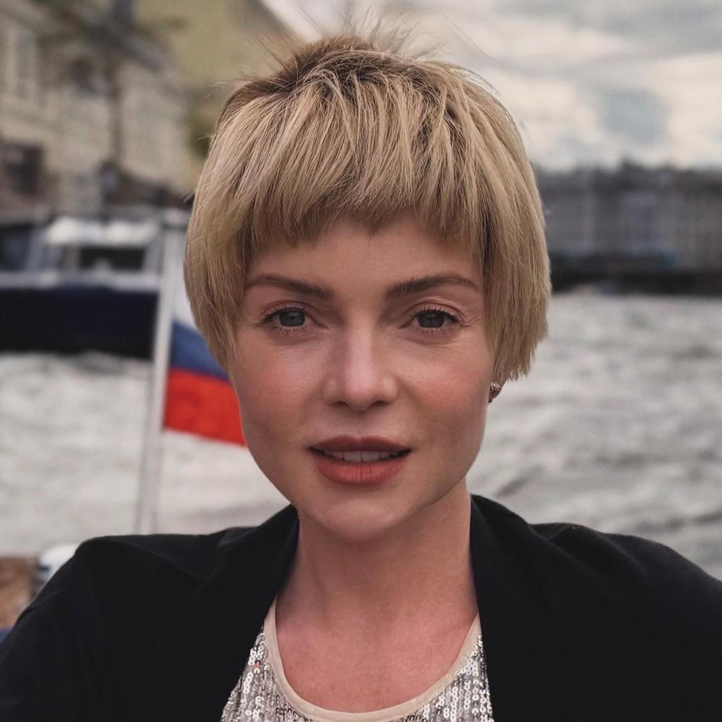 Жена Игоря Вдовина Елена Николаева поменяла имидж и восхитилась собой: «А я красивая и с семьей»