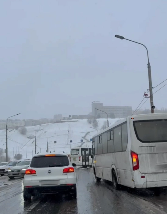 В сторону нижней части города движение было полностью заблокировано | Источник: ДТП и происшествия Нижний Новгород / t.me