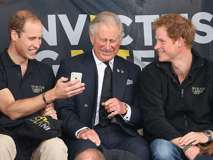 Счастливые годы: самые трогательные фото принца Чарльза с сыновьями