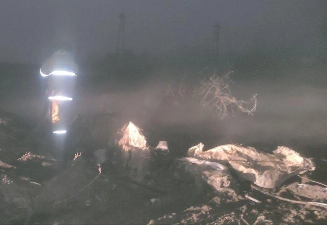 Спасать фабрику приехали расчеты со всех окрестных сел и Жигулевска | Источник: «Окологород» / vk.com, Центр ГО, ПБ и ЧС