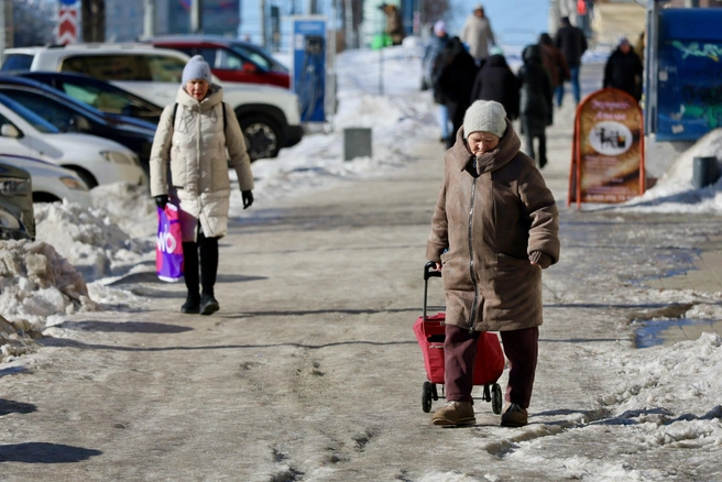Падение на льду для пожилого человека грозит серьезными проблемами | Источник: Наталья Лапцевич