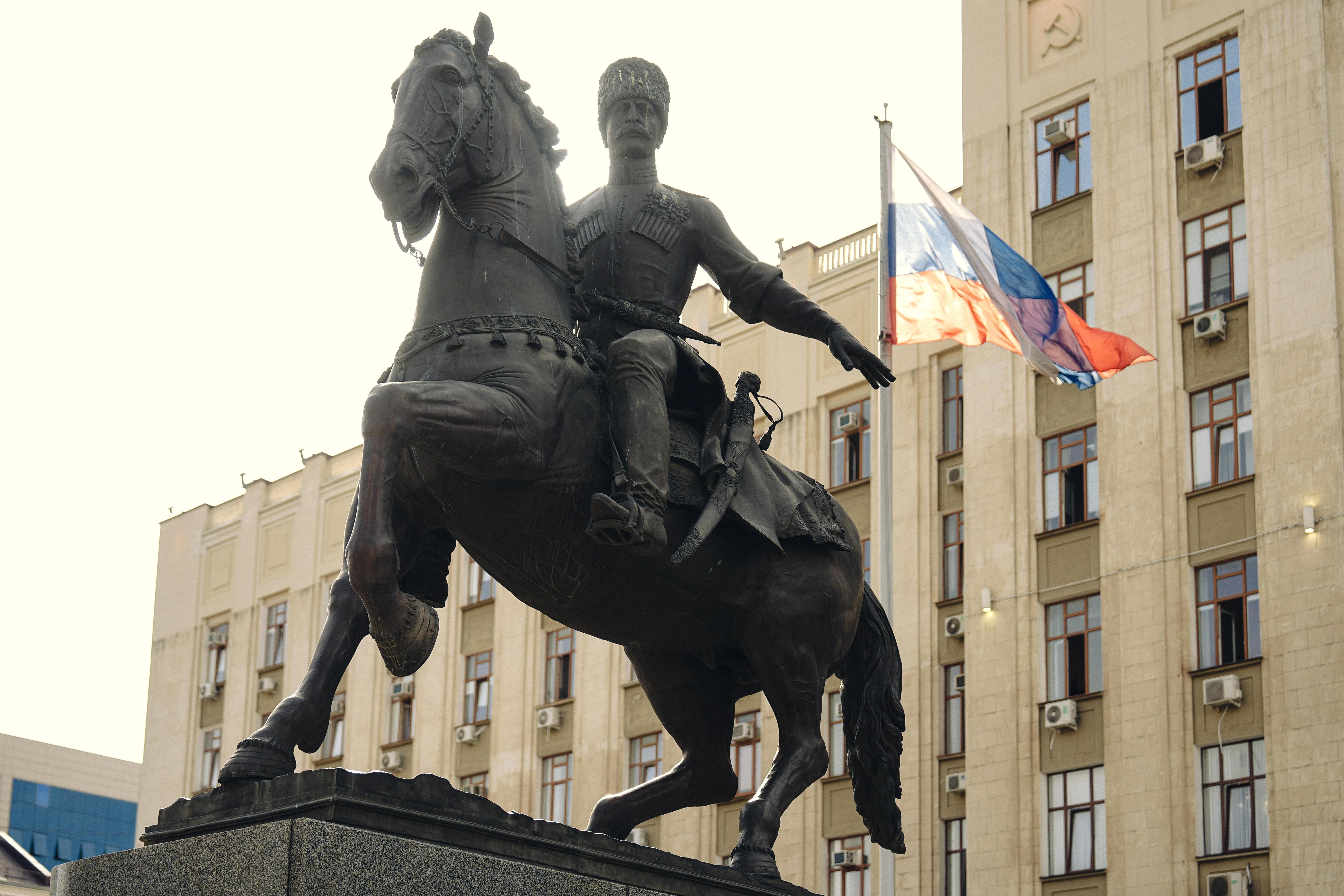 Как хорошо вы знаете скульптуры и памятники? Викторина для настоящих краснодарцев ко Дню города