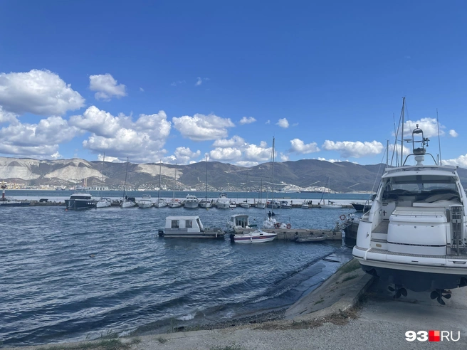 Новороссийск не является чисто курортным городом, но туристов привлекает | Источник: 93.RU