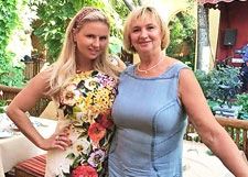Анна Семенович отпраздновала день рождения мамы