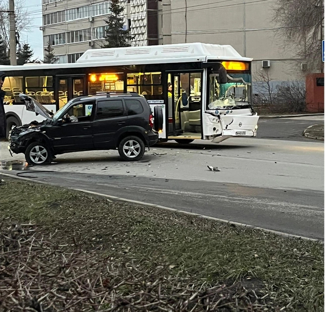 Автобус явно сойдет с линии на время | Источник: «Происшествия Тольятти (ЧП, ДТП)» / vk.com