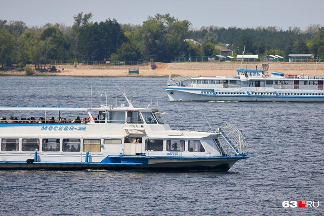 Та самая картина: а по Волге вниз теплоход, а по Волге вверх теплоход | Источник: Роман Данилкин / 63.RU