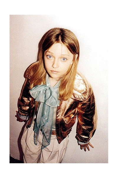 13-летняя Дакота в рекламе коллекции дизайнера | Источник: Архивы пресс-служб