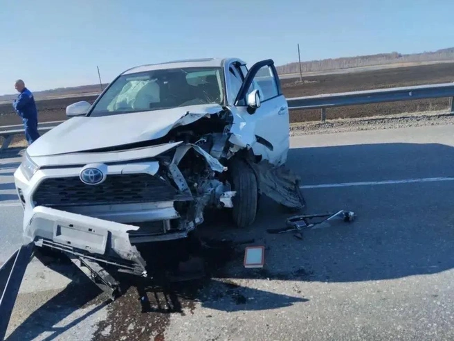 Водитель и 12-летняя пассажирка Toyota получили травмы в аварии | Источник: Госавтоинспекция Тюменской области