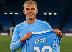 Красная карточка насилию: известные футболисты сыграли в формах с женскими именами