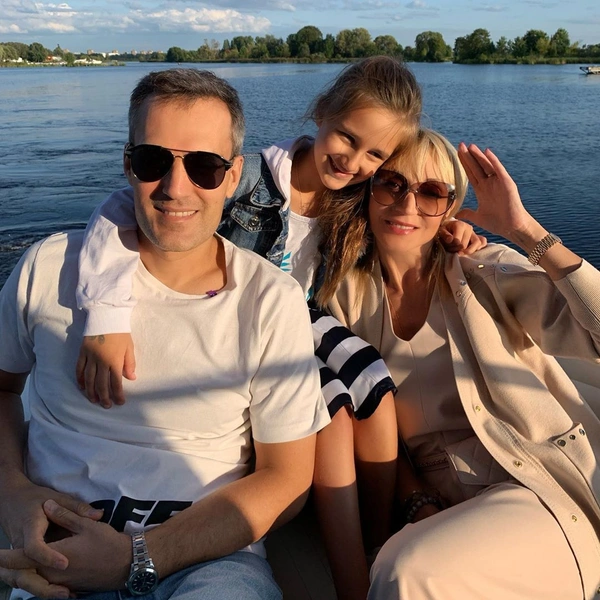 В этом году Михаил и Кристина отдали Клаву в школу