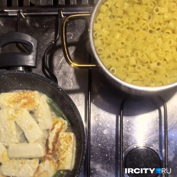 Макароны и халуми — одно из вкуснейших сочетаний | Источник: Алена Кашпарова / «ИрСити»