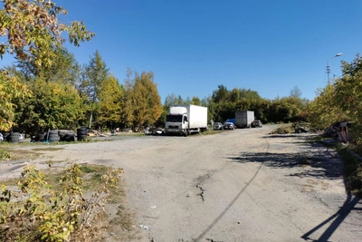 В Новосибирске снесли незаконную стоянку у озера