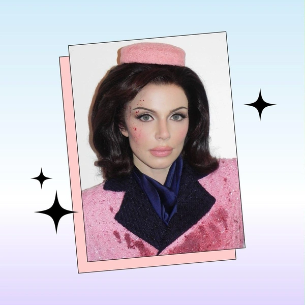 Джулия Фокс отметила Хэллоуин в эффектном ретро-образе, вдохновленном Жаклин Кеннеди | Источник: theGirl