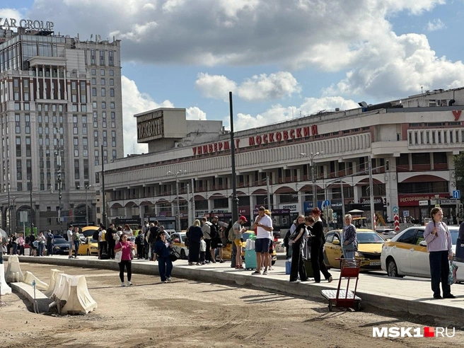 На Площади трех вокзалов проблема с такси из-за стройки | Источник: Андрей Кузнецов / MSK1.RU