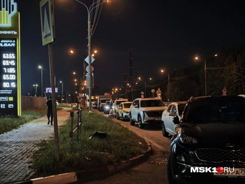 Ожидающие выстроились примерно в 320 метров | Источник: Михаил Мечев / MSK1.RU