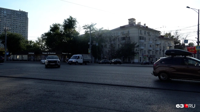 Поток с Советской Армии беспрепятственно разъезжается во всех направлениях: прямо — 40 секунд, налево — 25 секунд | Источник: Алексей Ногинский / 63.RU