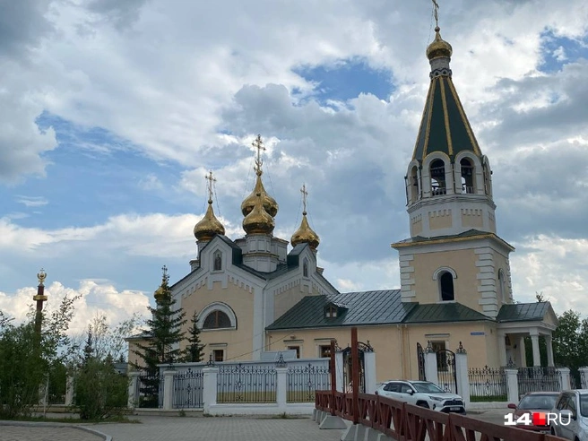 Отдельного внимания заслуживает Якутская Преображенская церковь — красивейший образец архитектуры минувшей эпохи. Здесь горожане любят отмечать Пасху, отсюда же и начинается Крестный ход | Источник: Надежда Ефимова