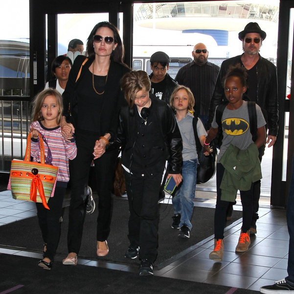 СМИ: Анджелина Джоли хочет усыновить еще одного ребенка