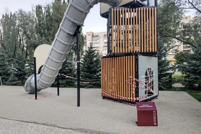 В сквере «Сердце Омска» сломалась горка