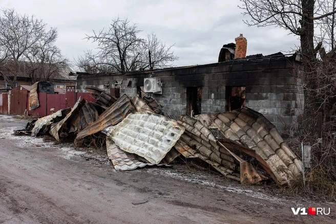 Для семей главным было спастись из лап огня | Источник: Алексей Волхонский / V1.RU
