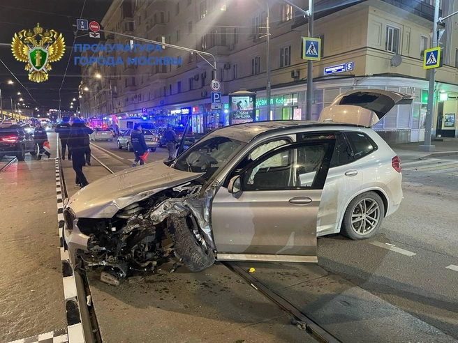 Жесткое ДТП в центре Москвы. BMW сбила людей на тротуаре | Источник: официальный канал прокуратуры Москвы 