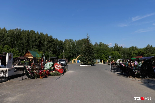 Тюменцы почтут память близких на Червишевском кладбище | Источник: Ирина Шарова / 72.RU