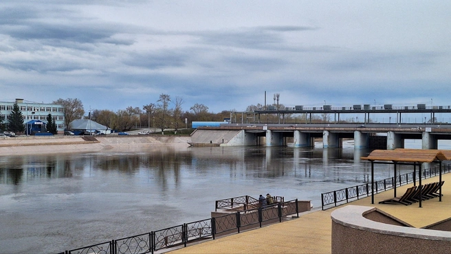 Почти пик? В Кургане уровень воды в Тоболе стал медленно расти | Источник: Александр Лисихин