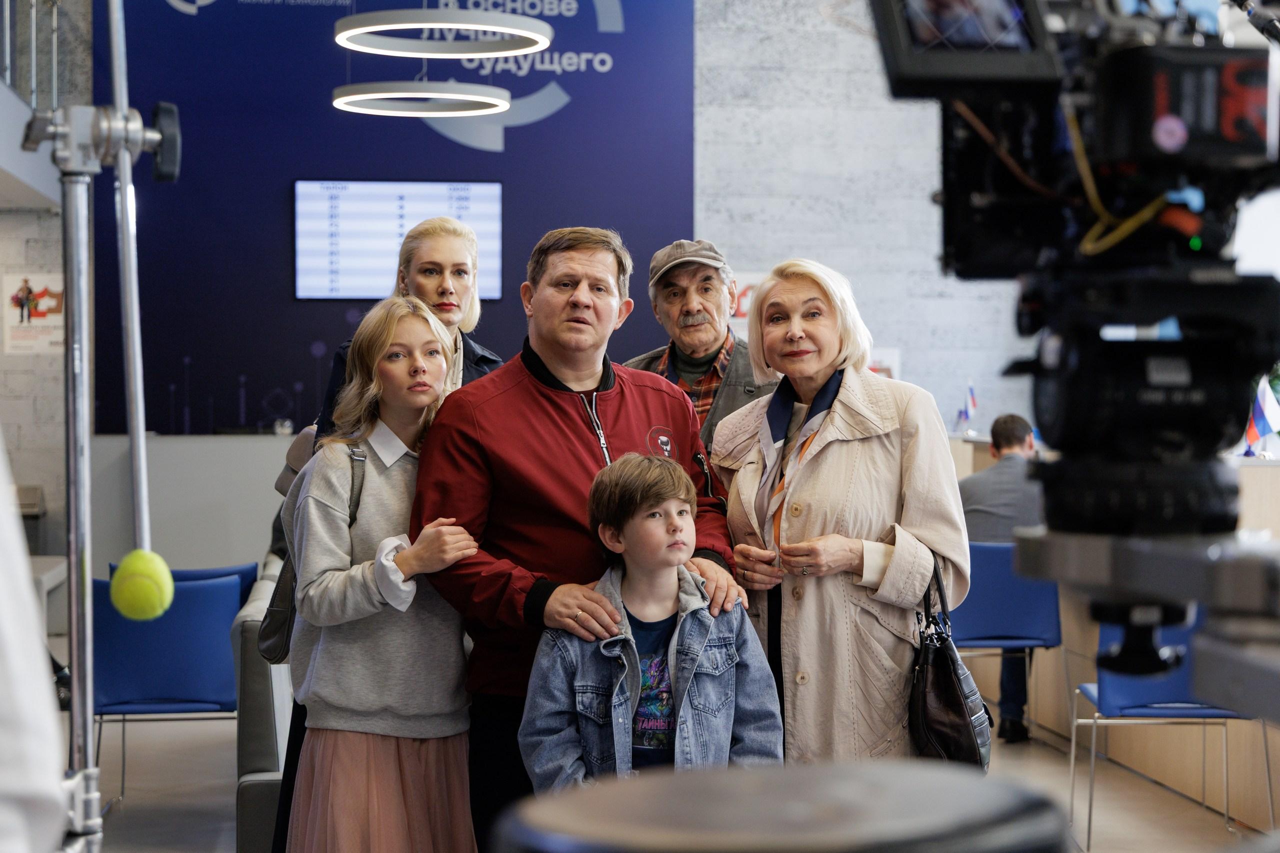 Комедийный сериал «Усынови хакера» в VK Клипах на MaximOnline: как защититься от кибермошенников