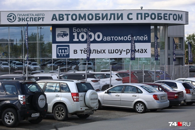 Как часто вас заманивали в автосалон машинами, которых там нет? | Источник: Илья Бархатов / 74.RU