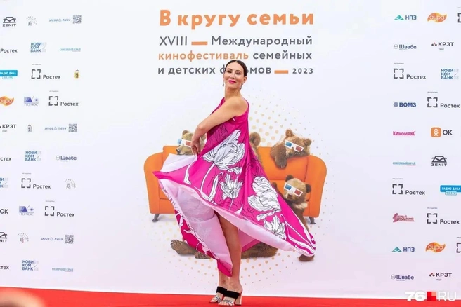 Афиша кинопоказов «В кругу семьи» | Источник: Кирилл Поверинов / 76.RU