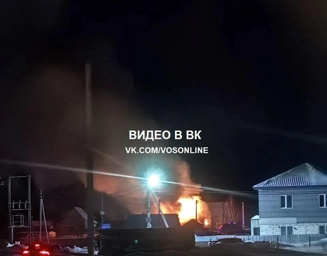Жители Воскресенска призывали друг друга помочь в расчистке снега, чтобы машины экстренных служб могли подъехать ближе к месту ЧП | Источник: Воскресенск Онлайн / T.me