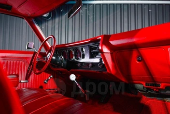 Красный салон | Источник: Drom / auto.drom.ru