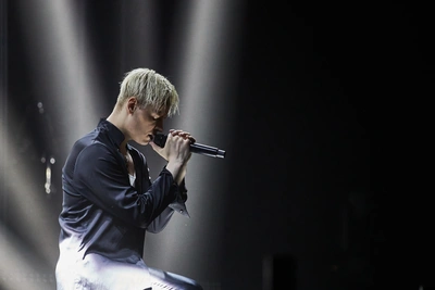 SHAMAN устроил игру за билеты для новосибирцев