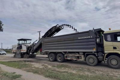 На правобережье Астрахани продолжается обновление дорог